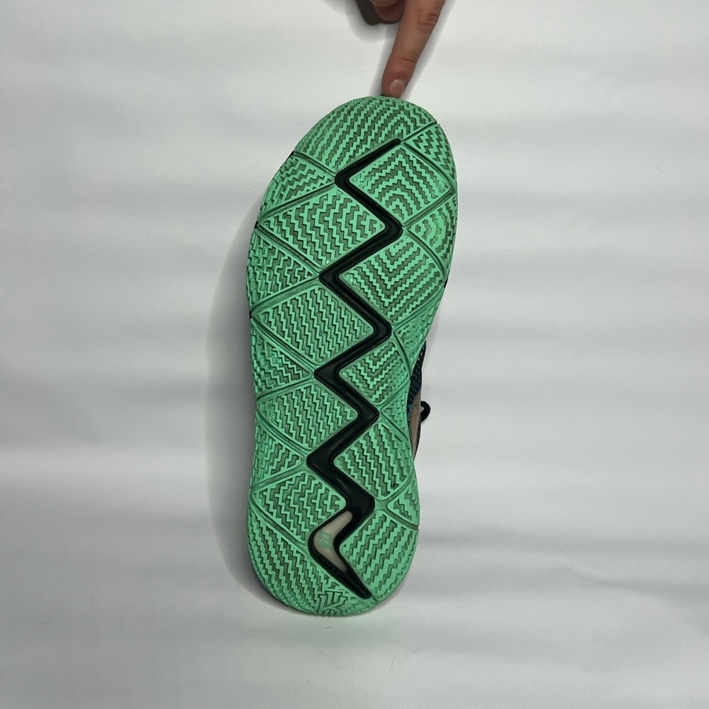 By NIKE-Kyrie 4 Mamba Mentality. - Picture 5 of 6